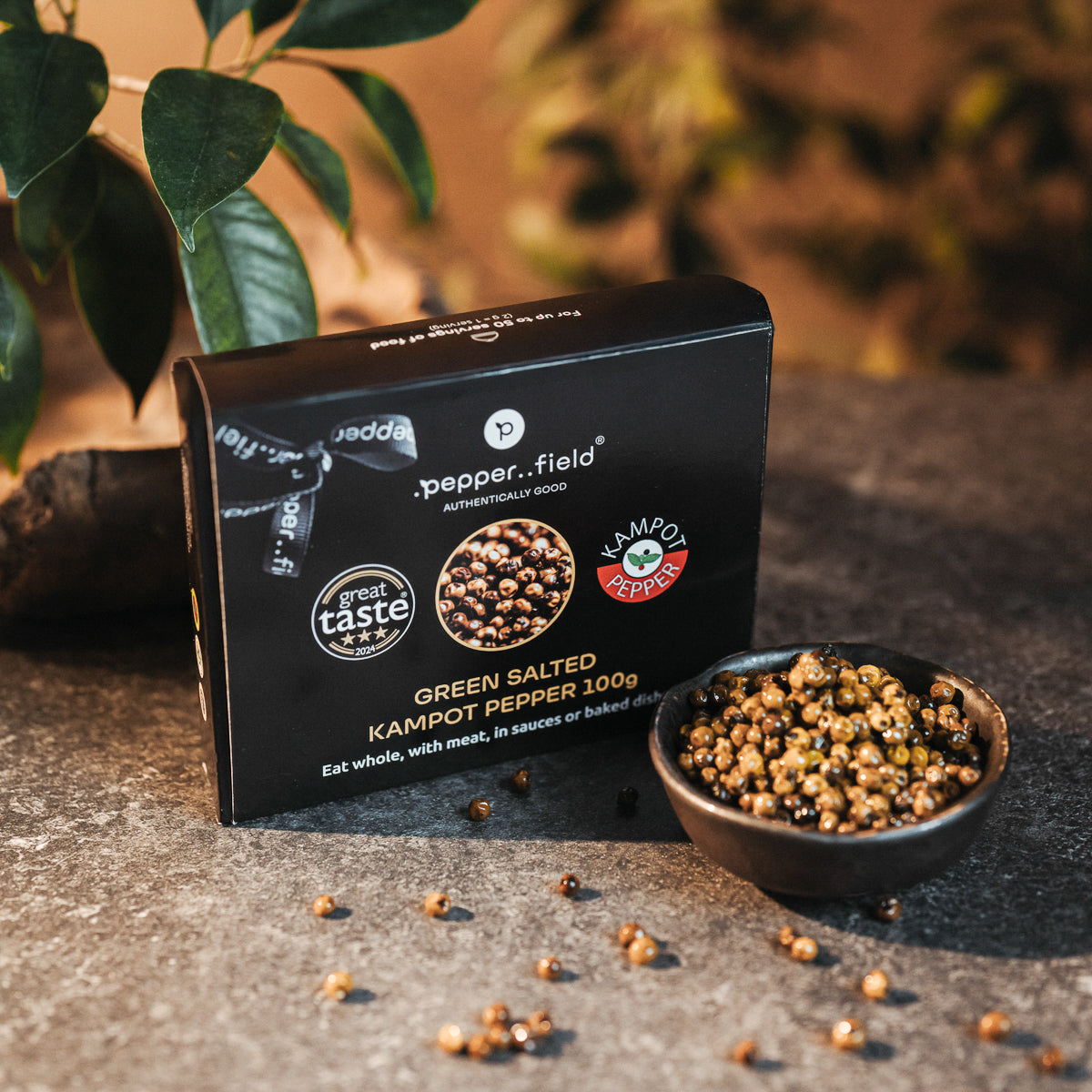 Gift Package – green Kampot  pepper in rock salt 100 g