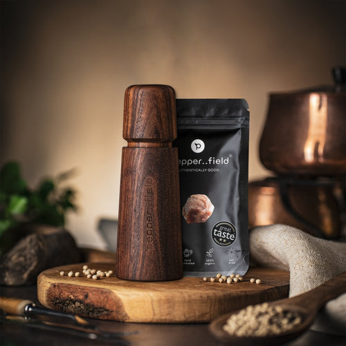 Moulin à poivre scandinave marron (17 cm) + poivre rouge (100 g) 