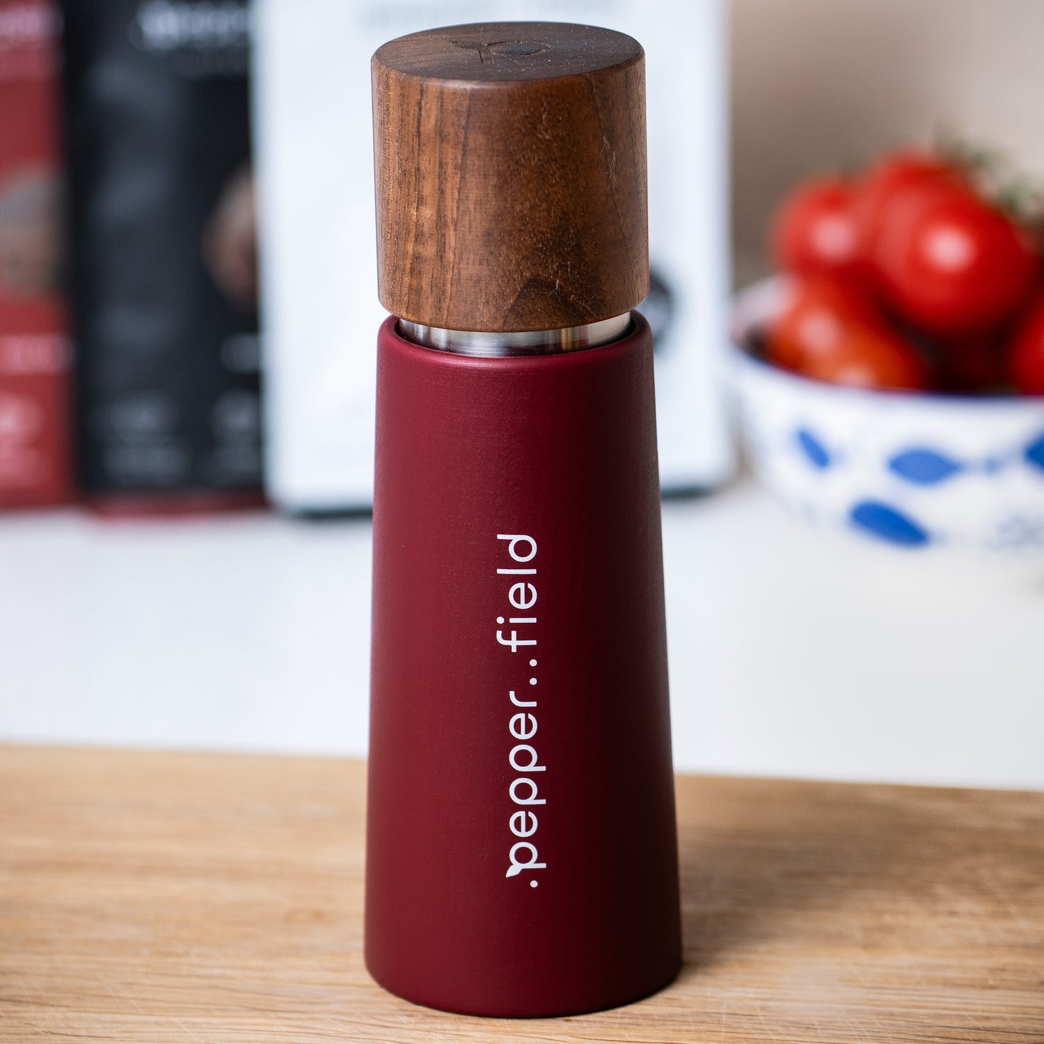 Červený dřevěný original .pepper..field mlýnek